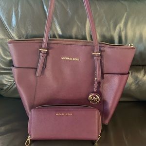 Jet Set Large Top-Zip Saffiano Leather Tote+wallet